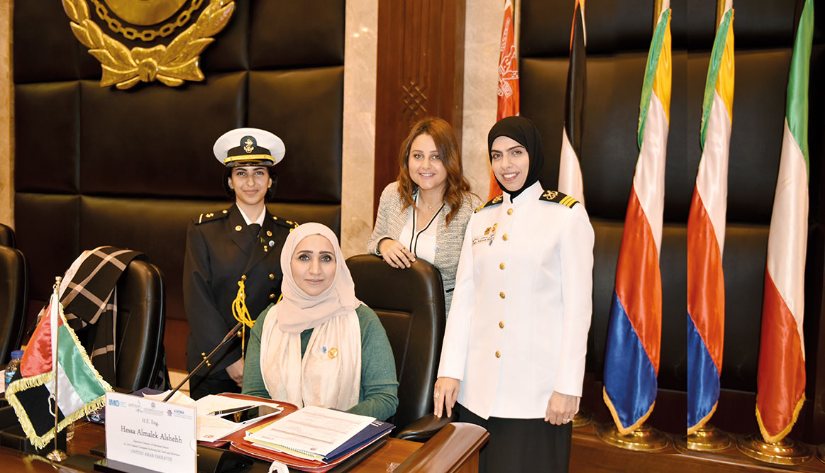 في يوم المرأة الإماراتية سحر الراستي أول قبطانة إماراتية