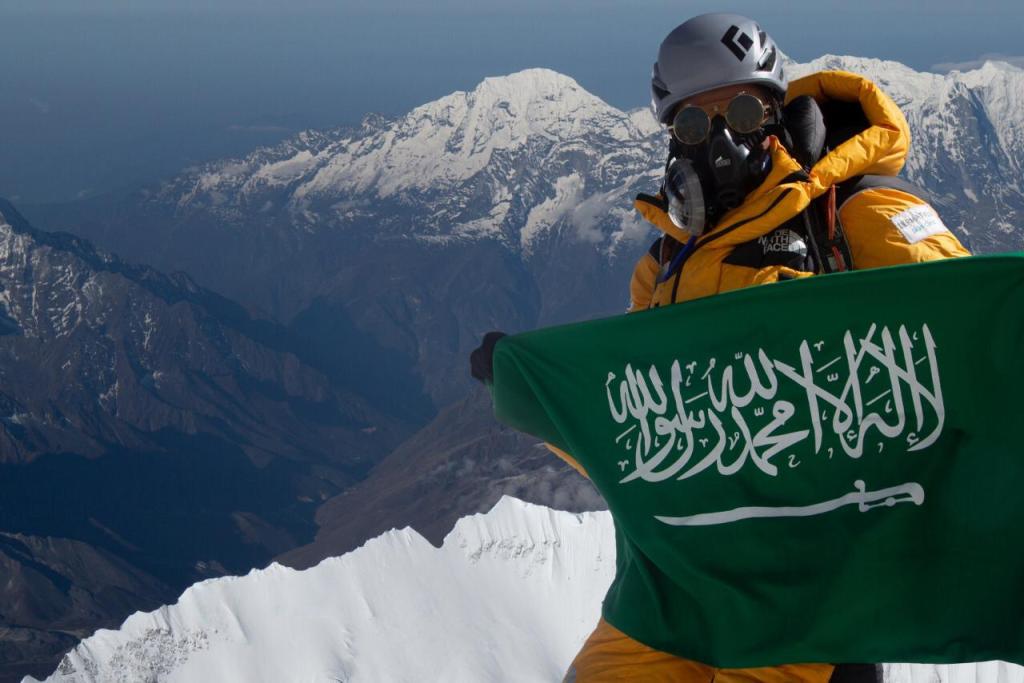 منى شهاب ثاني سعودية تصل إلى إيفرست