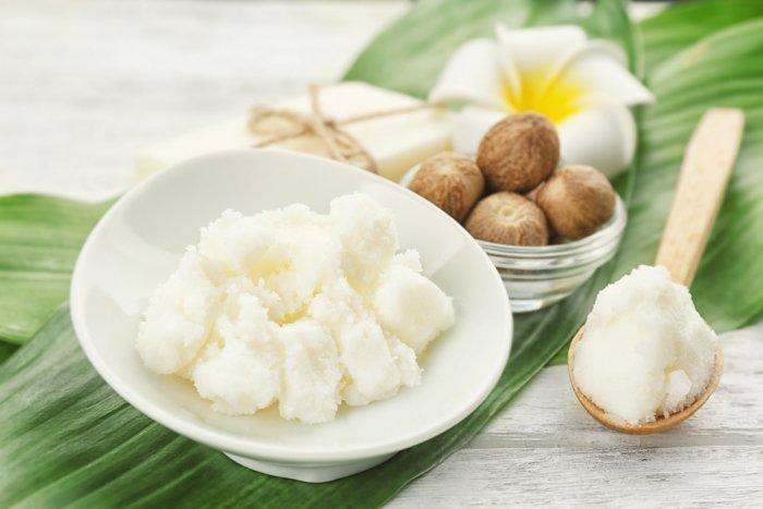 خليط زبدة الشيا وزيت اللوز الحلو
