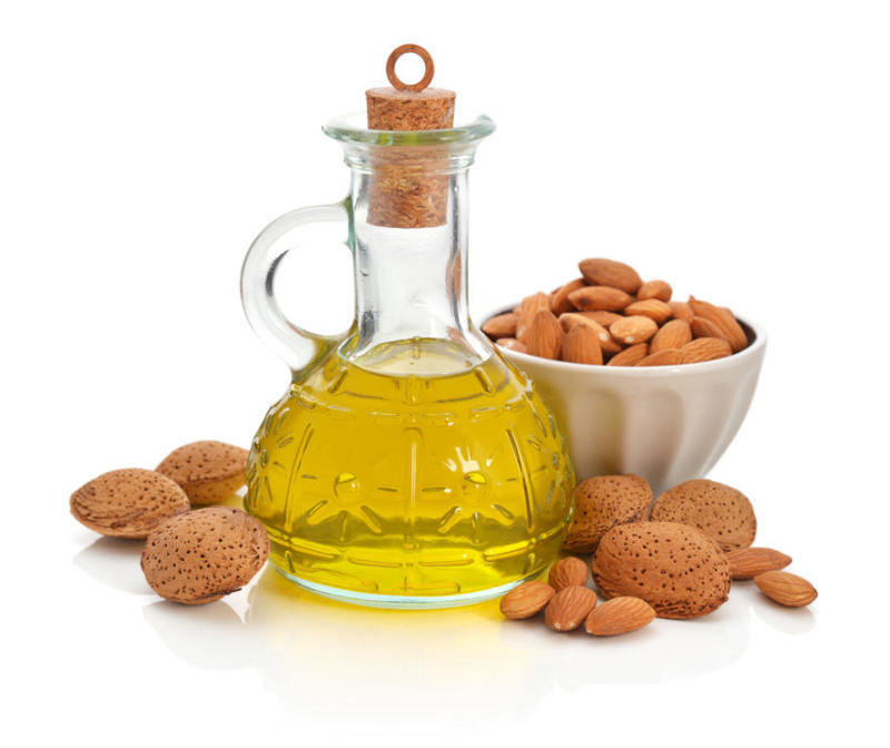 زيت اللوز