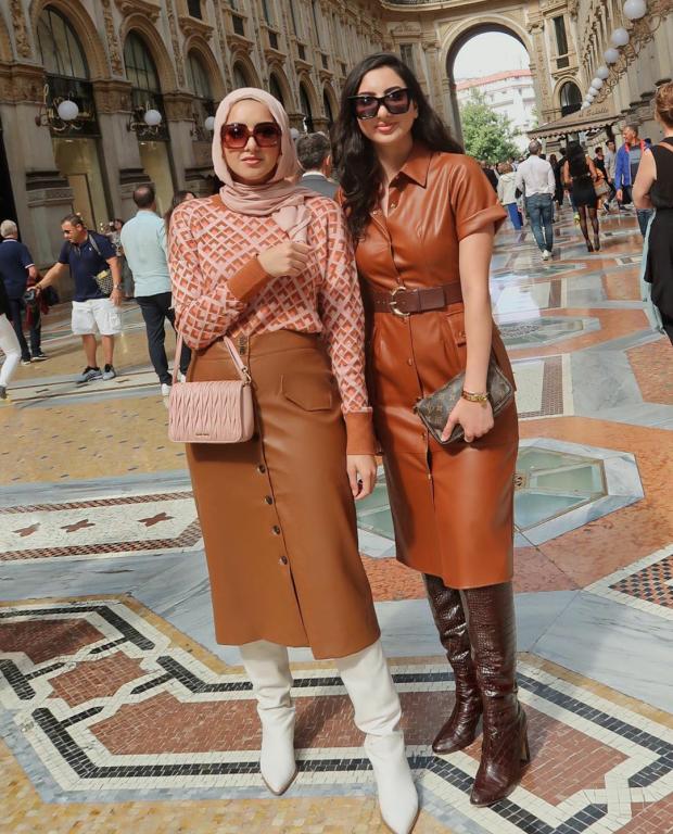 تنانير جلد متوسطة الطول للمحجبات