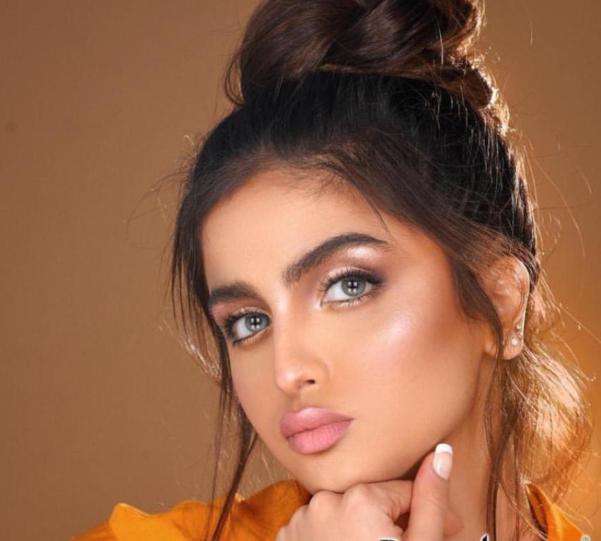 مكياج بسيط ومميز من حلا الترك