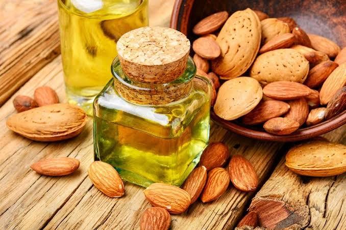 ماسكات زيت اللوز الحلو لبشرة متوهجة
