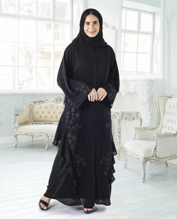 عبايات مزينة بكشاكش