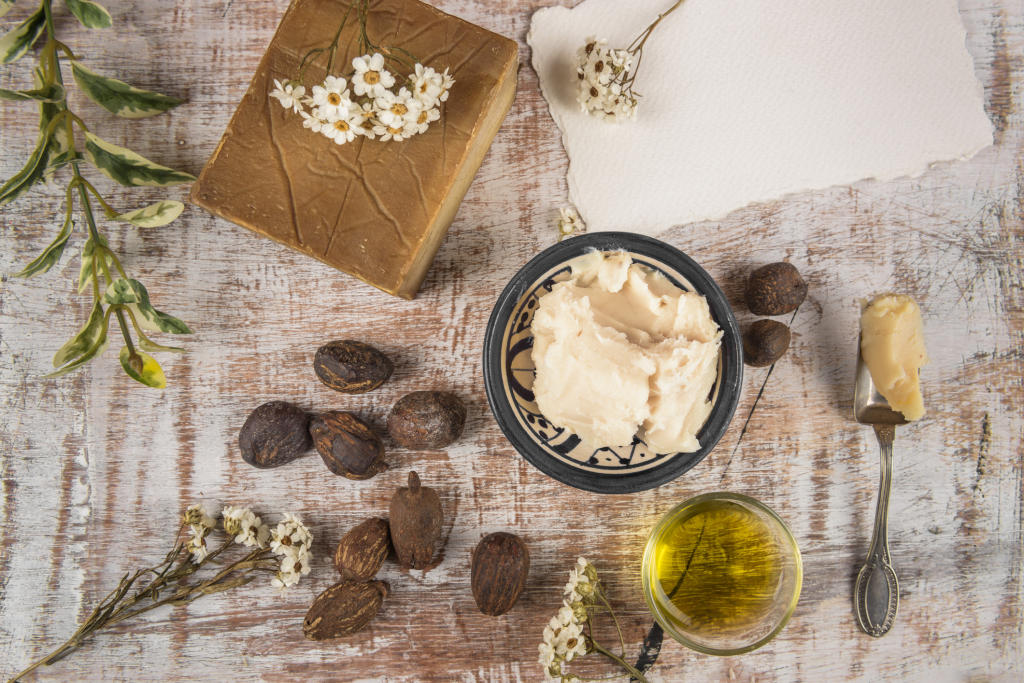 زبدة الشيا وزيت الزيتون