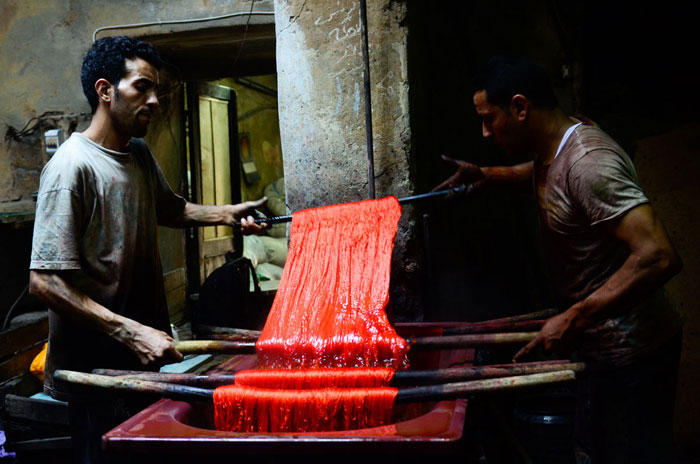 صباغة بالطرق الفرعونية في مصر