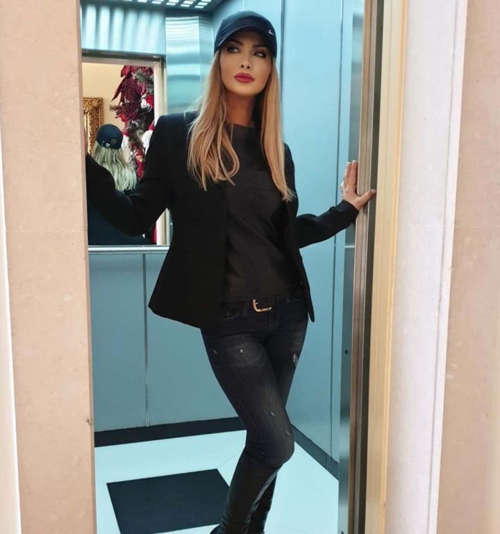 الإطلالات السوداء الكاجوال