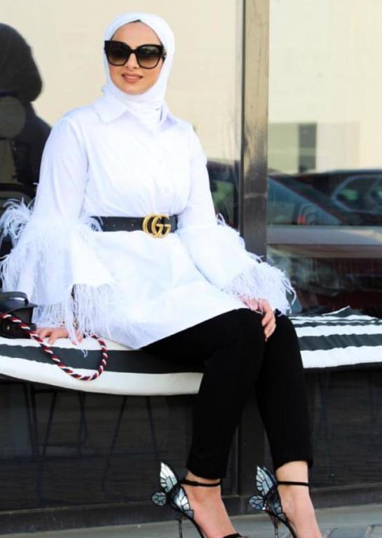 إطلالات البنطلونات السوداء