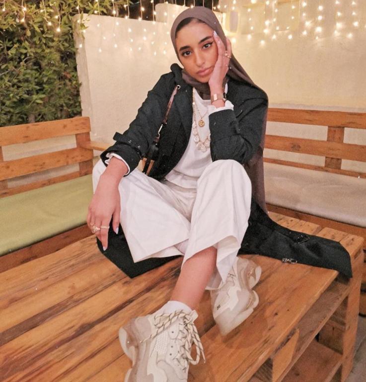تنسيقات بنطلونات الجينز البيضاء
