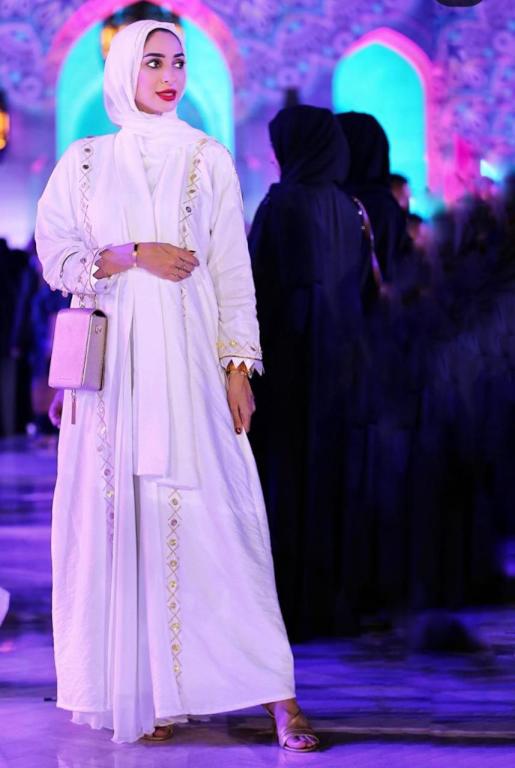 العبايات البيضاء