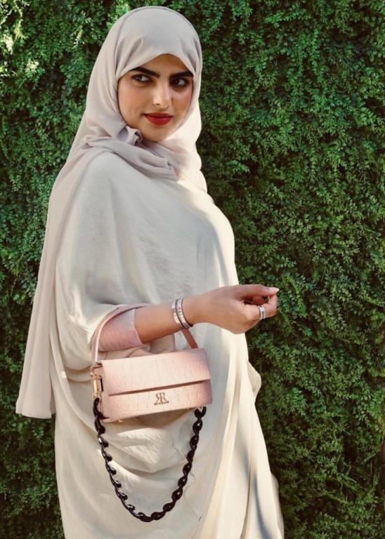إكسسوارات لعبايتك البيج