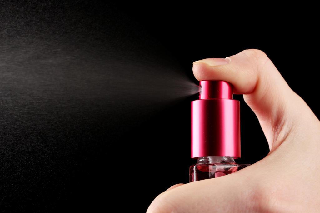 لا تطبقي العطر على الأماكن الأكثر تعرقاً في جسمك