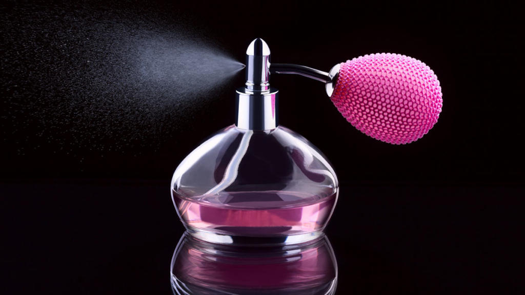 لا تستخدمي أكثر من عطر في وقت واحد