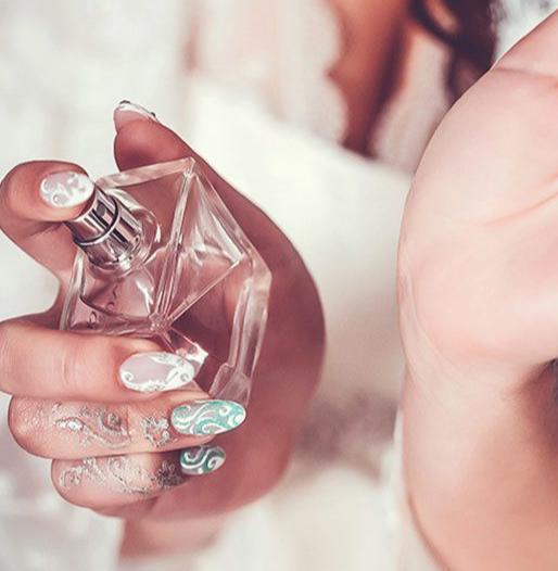 عطور ساحرة تجذب الرجل