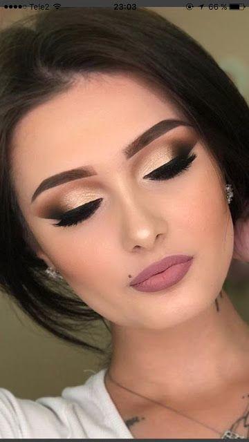 مكياج سهرات سموكي ذهبي