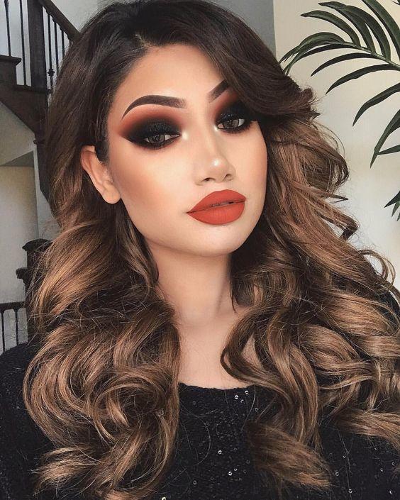 مكياج سموكي أسود غامق