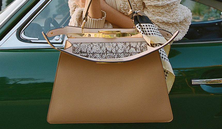 حقيبة FENDI الأيقونية Peekaboo
