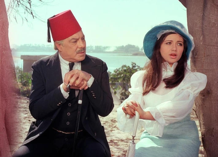 ليلى علوي والفنان الراحل فريد شوقي في فيلم البؤساء - الصورة من المصدر