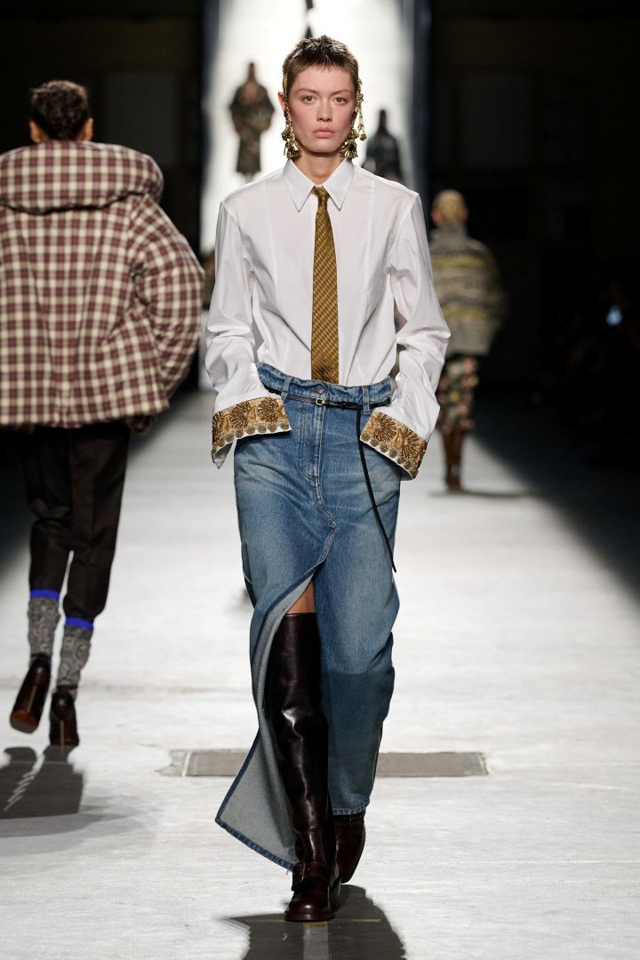 Dries Van Noten - قميص أبيض وكاميل وتنورة دنيم