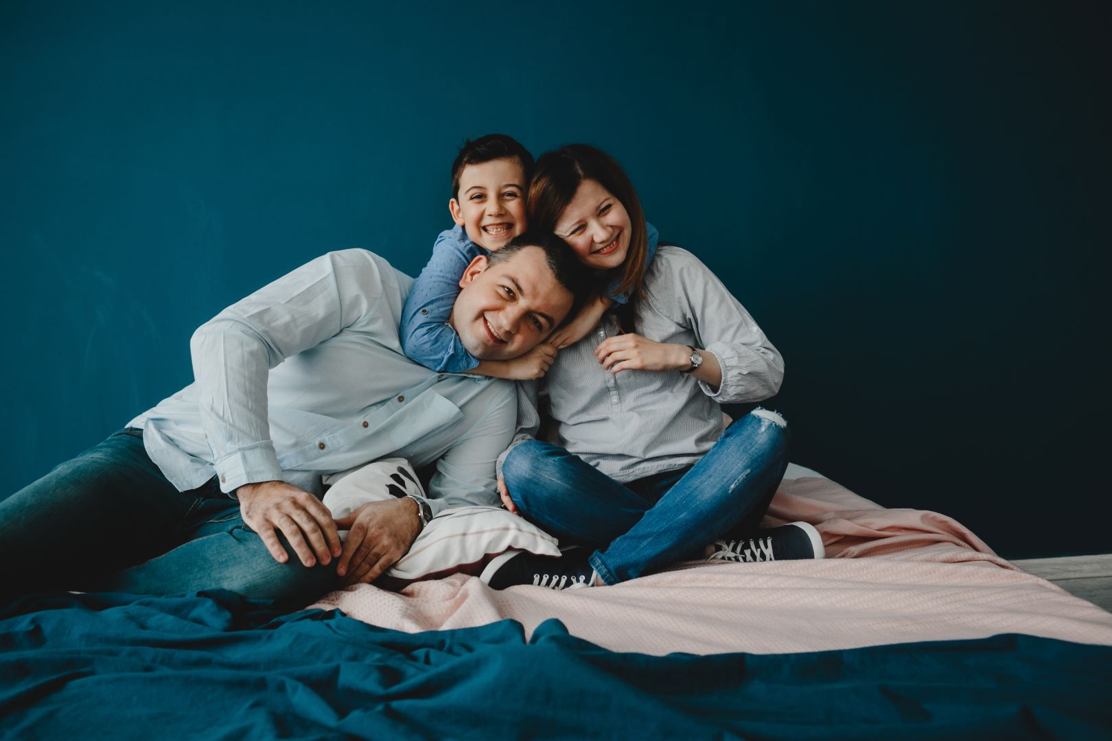 صورة تعبر عن عائلة سعيدة