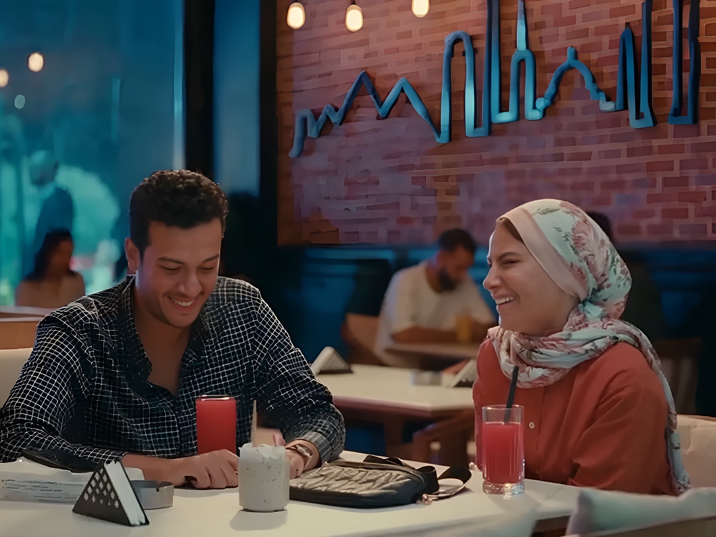 صبا مبارك وأحمد عبد الوهاب من ورد على فل وياسمين- الصورة من شاشة عرض المسلسل 