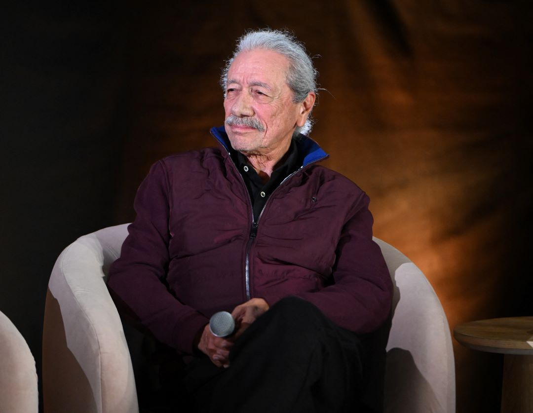 إدوارد جيمس أولموس Edward James Olmos Noam Galai/Getty Images for Netflix/AFP (Photo by Noam Galai / GETTY IMAGES NORTH AMERICA / Getty Images via AFP)