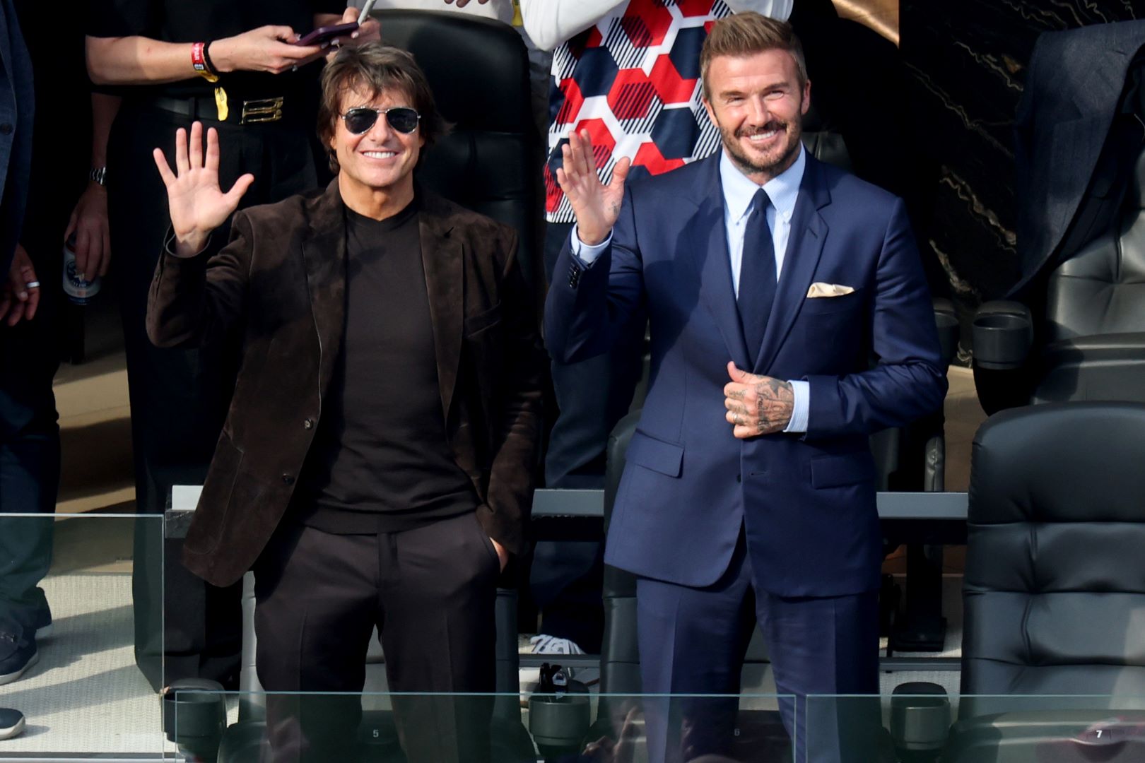 ديفيد بيكهام David Beckham وتوم كروز Tom Cruise في النباراة الافتتاحية للولايات المتحدة الأمريكية بكأس العالم 2026. مصدر الصورة: Allen J. Schaben / Los Angeles Times via Getty Images
