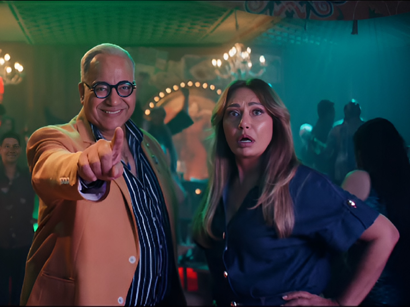ليلى علوي وبيومي فؤاد- الصورة من شاشة عرض برومو فيلم ابن مين فيهم؟