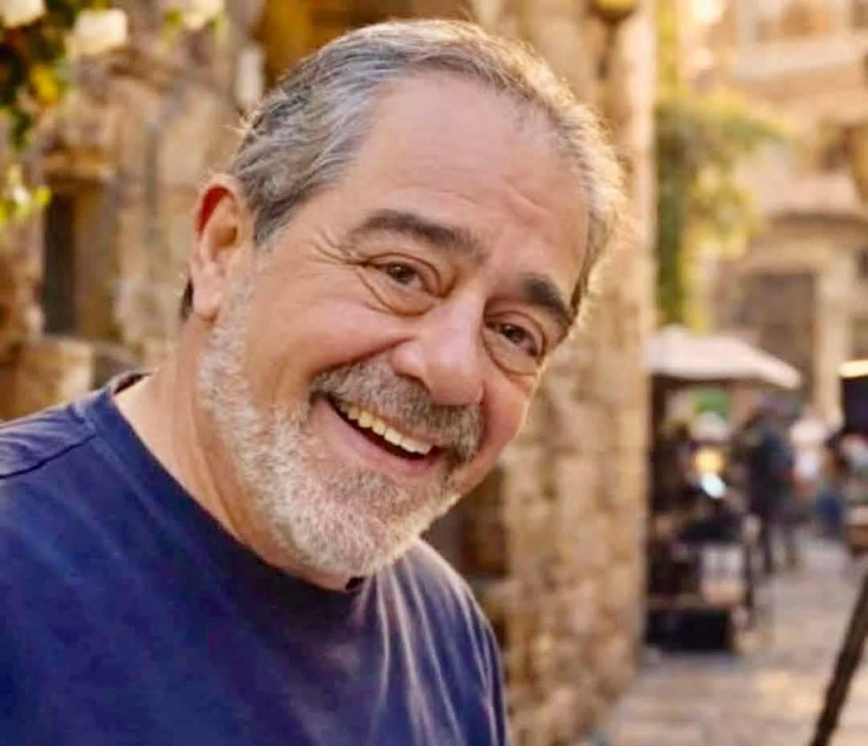 الفنان الراحل أسامة السيد يوسف الصورة من صفحة الفنان عدنان أبو الشامات على فيسبوك