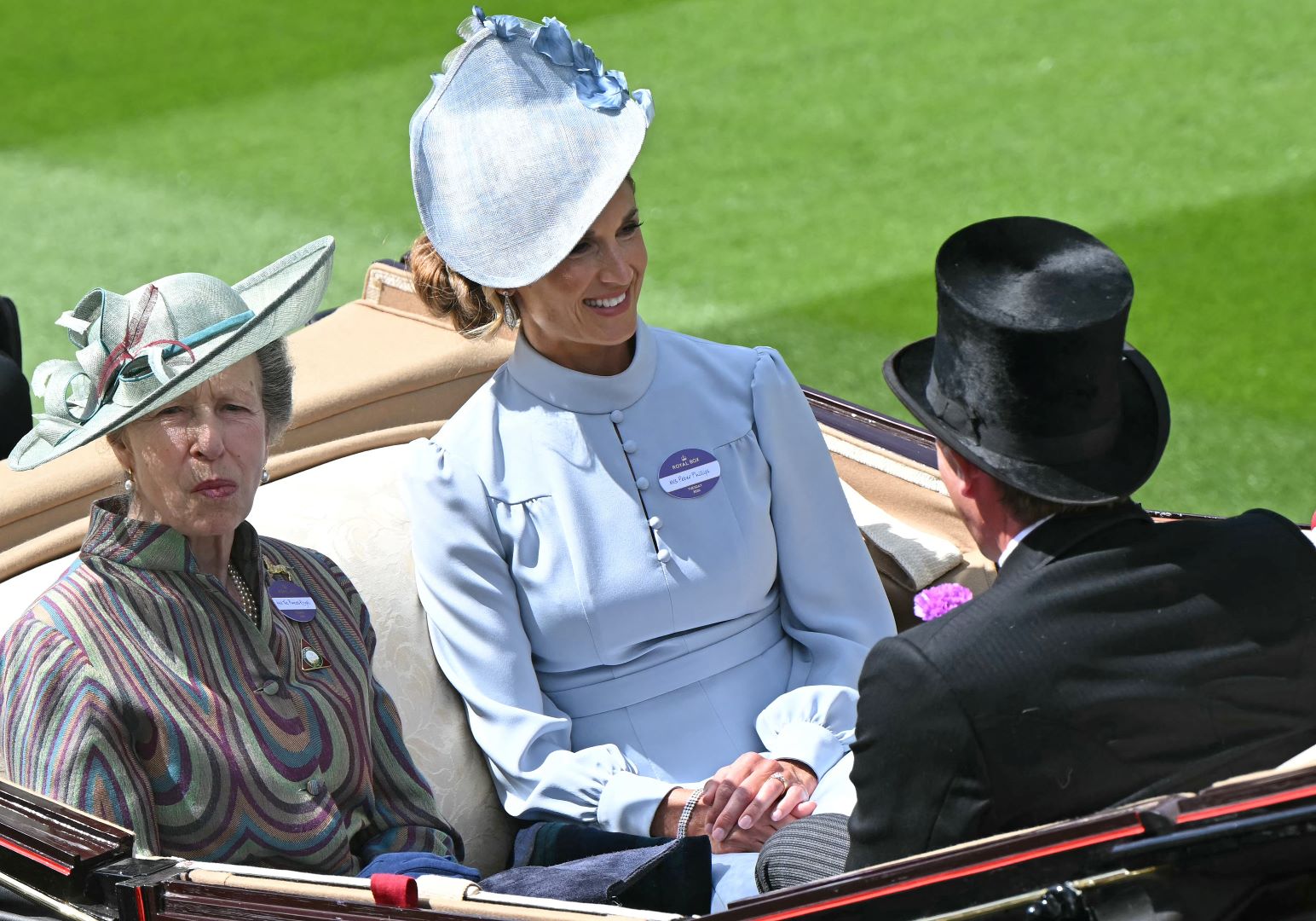 الأميرة آن Princess Anne وهاريت سبيرلينغ Harriet Sperling في سباق رويال أسكوت. مصدر الصورة: JUSTIN TALLIS / AFP