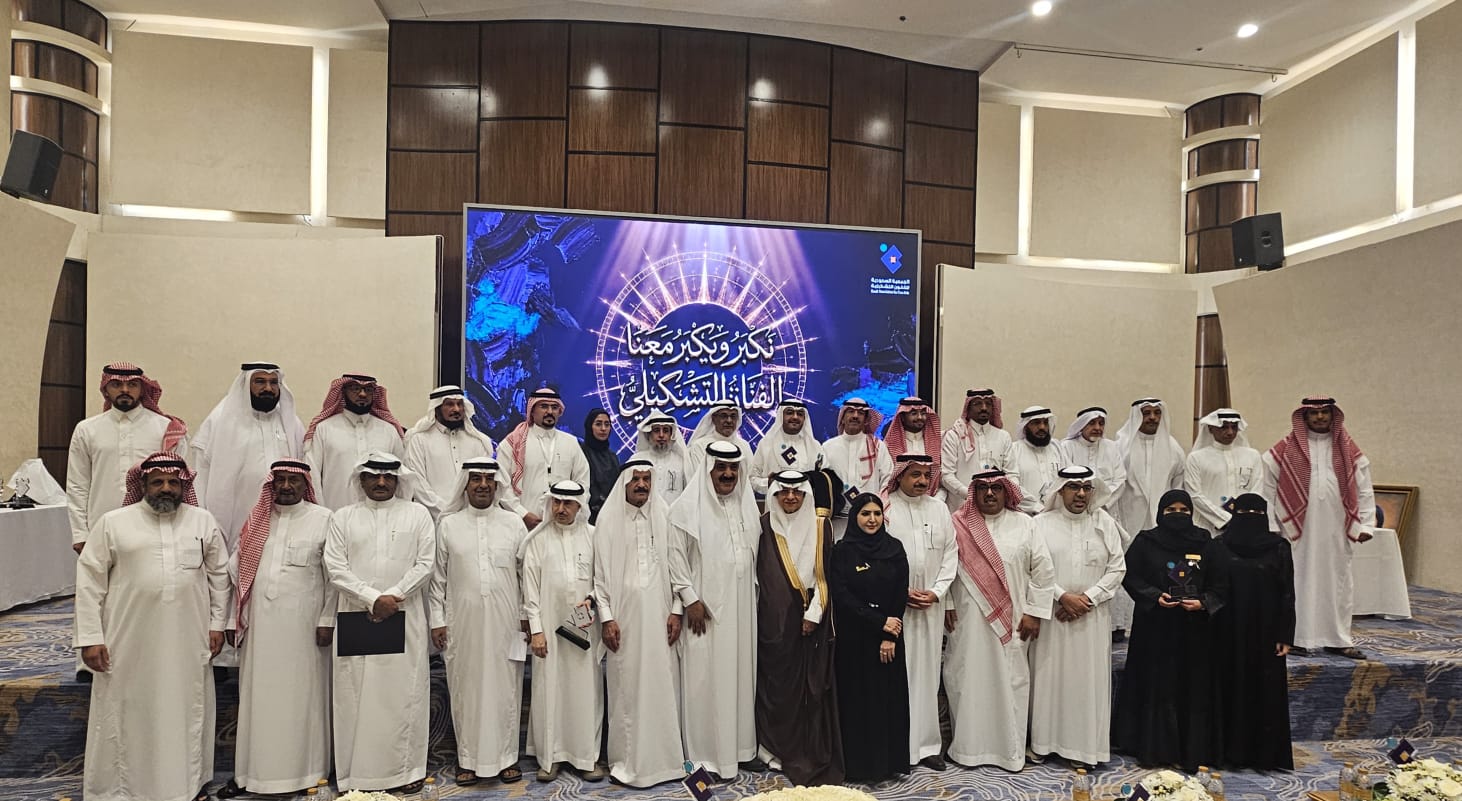 الدكتورة هناء الشبلي مع المكرمين في حفل الجمعية