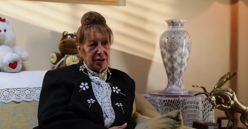 منى واصف خلال حديثها لوزارة الداخلية السورية- الصورة لقطة من فيديو الوزارة