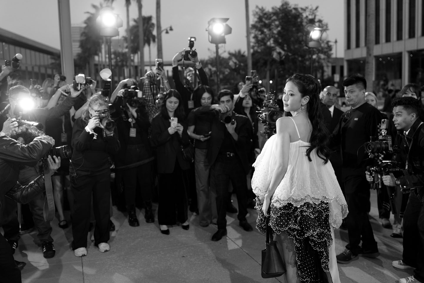جيسو Jisoo في عرض ديور Dior، كروز 2027، مايو الفائت في كاليفورنيا (المصدر: Matei Horvath/ FilmMagic / Getty Images)
