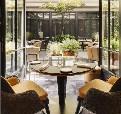 جانب من مطعم لو بودلير / الصورة من صفحة lebaudelaire.restaurant الرسمية على انستغرام