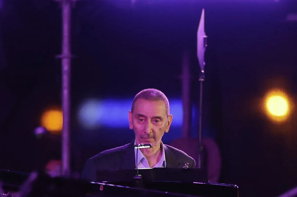 زياد الرحباني يحيي حفلاً موسيقياً ضمن فعاليات مهرجان أعياد بيروت 2019 على الواجهة البحرية في العاصمة اللبنانية Ziad Rahbani performs during the Beirut Holidays 2019 Festival at the waterfront in the Lebanese capital. مصدر الصورة: JOSEPH EID / AFP