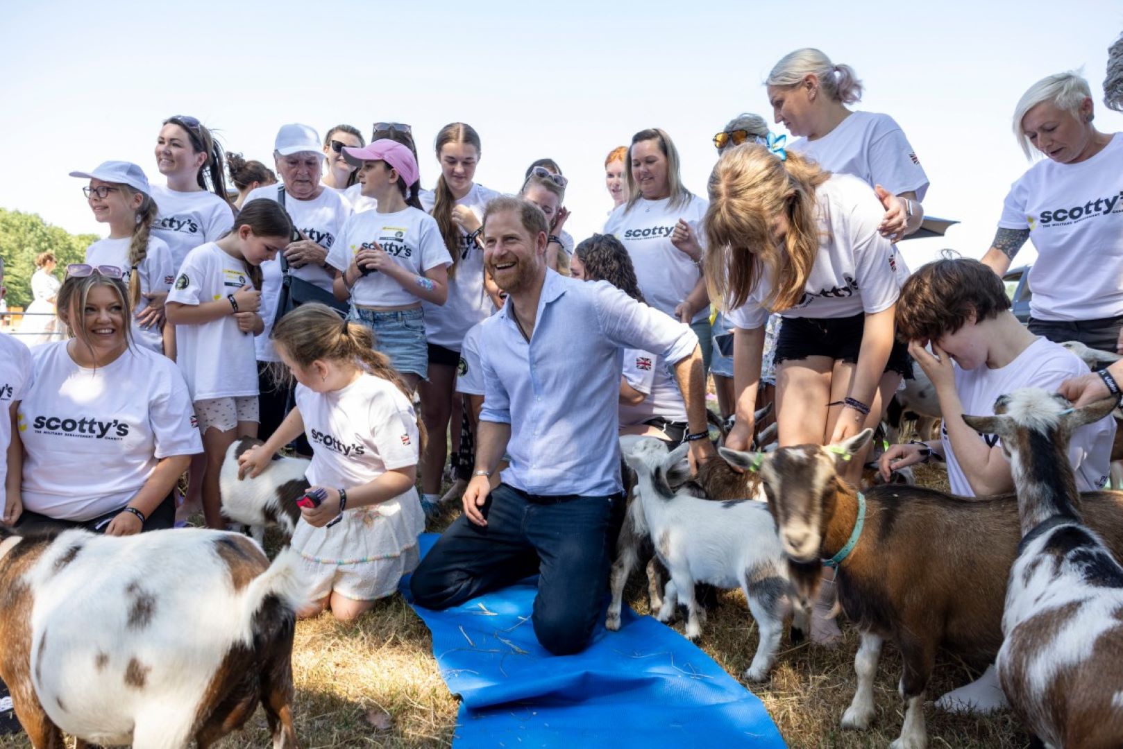 الأمير هاري في قلعة ماكسستوك بالقرب من برمنغهام، وسط إنجلترا (Prince Harry at Maxstoke Castle near Birmingham, central England). مصدر الصورة: Heathcliff O'MALLEY / POOL / AFP