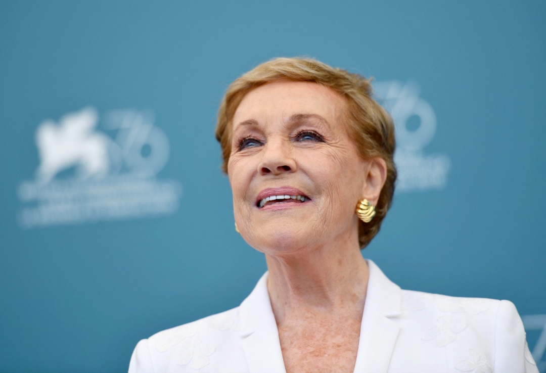 الممثلة البريطانية جولي أندروز في مهرجان البندقية السينمائي الدولي (British actress Julie Andrews at the Venice International Film Festival)- مصدرالصورة: Vincenzo PINTO / AFP