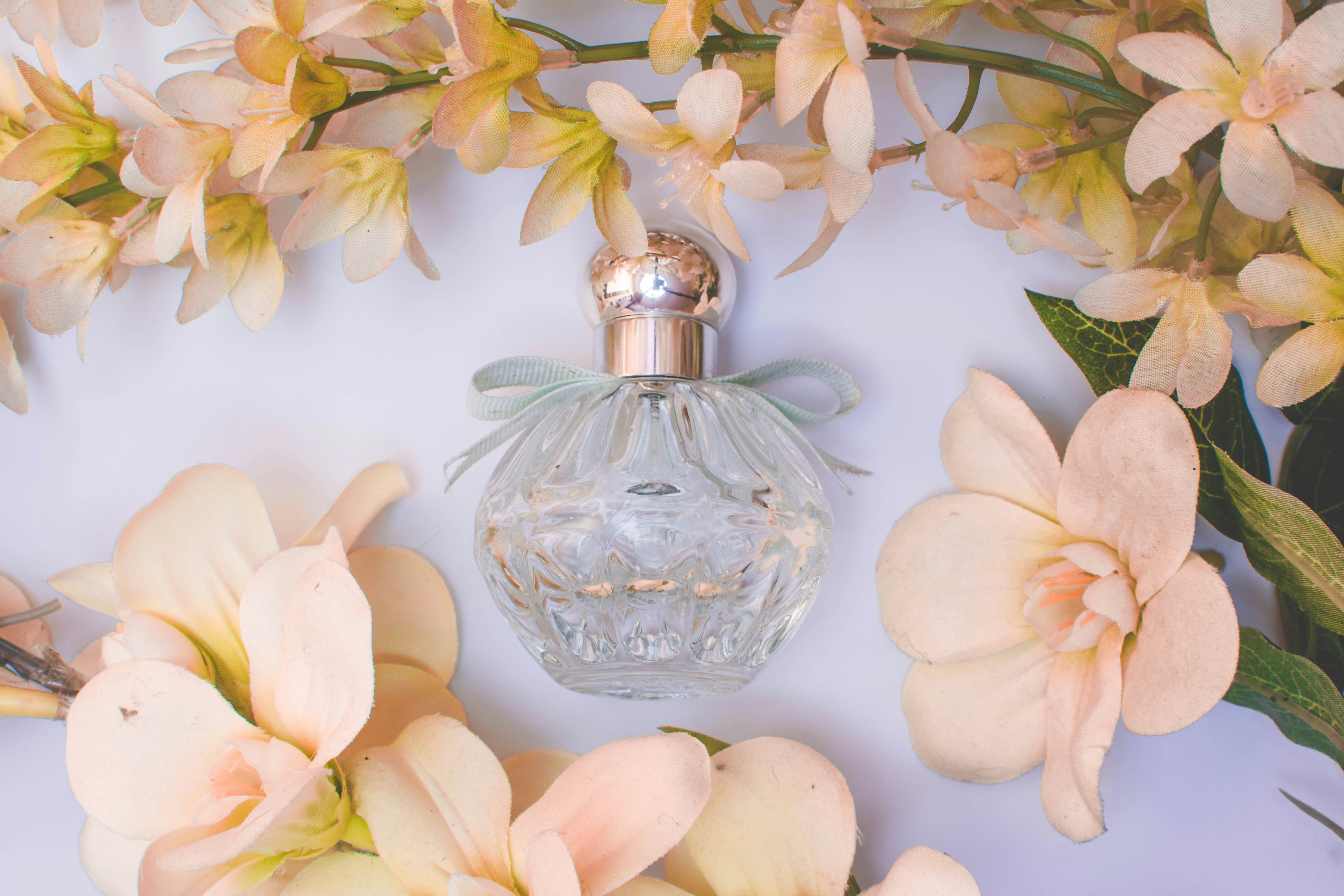 طرق إعادة استخدام عبوات العطور القديمة