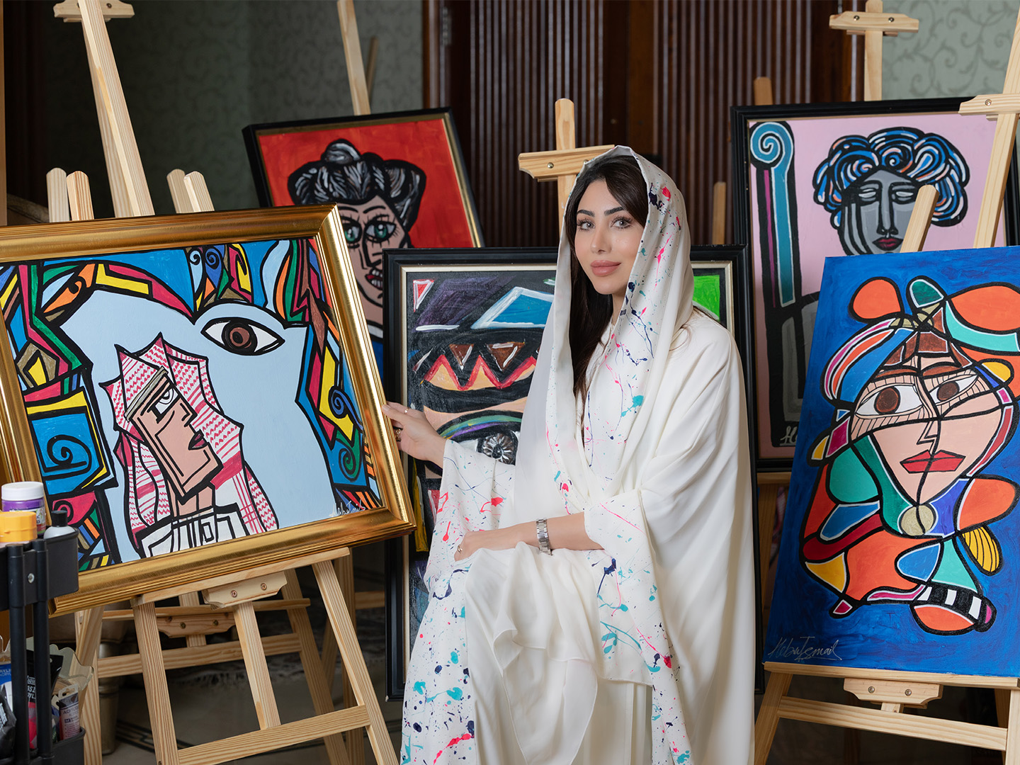 الفنانة التشكيلية السعودية هبة إسماعيل