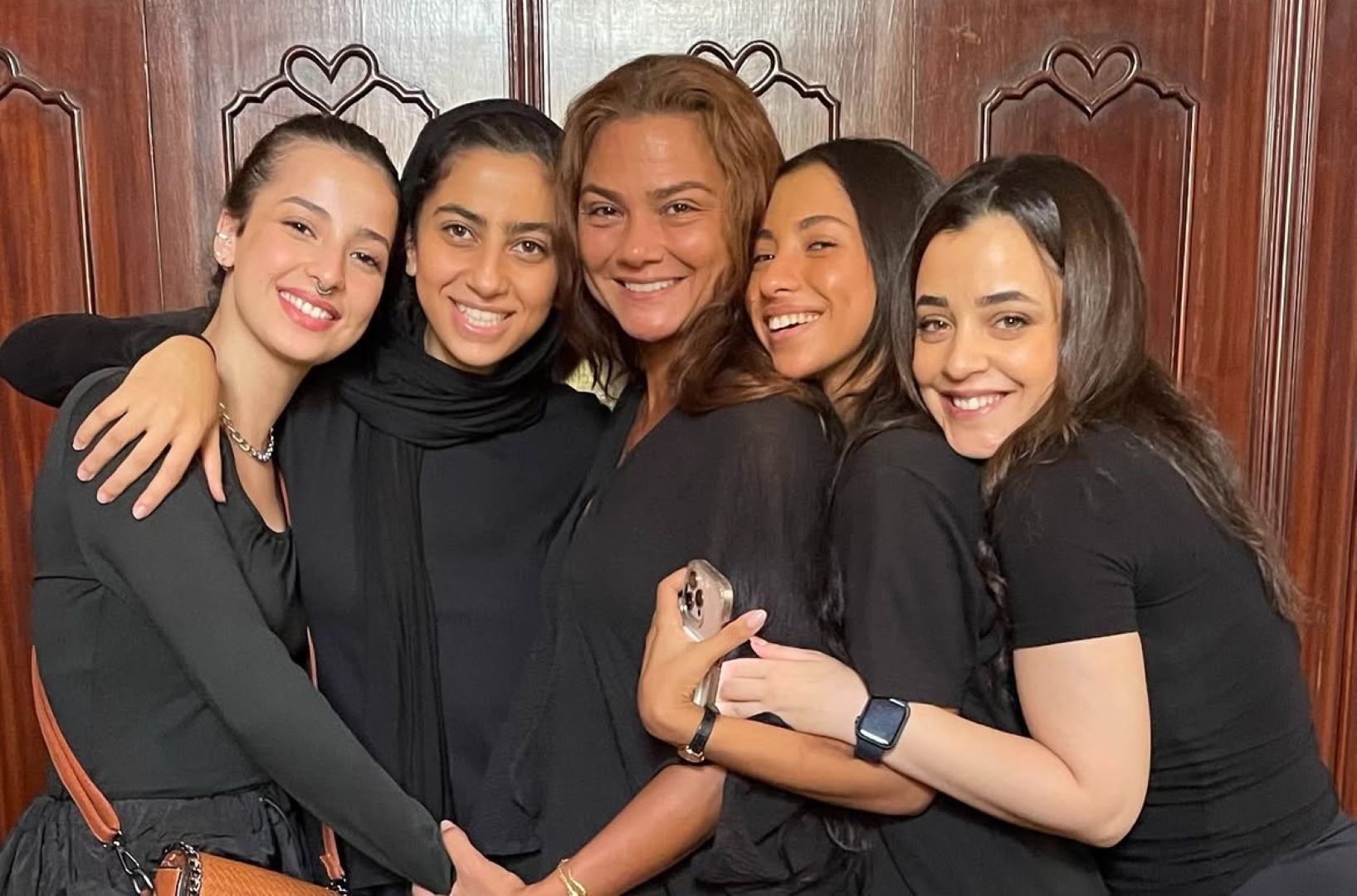 بطلات مسلسل أندر إيدج- الصورة من حساب جيسيكا حسام الدين على إنستغرام