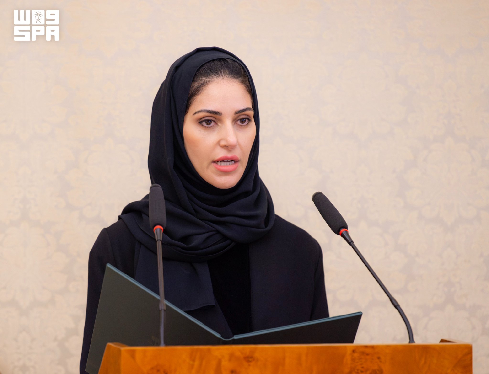 أسيل الشهيل تؤدي القسم أمام ولي العهد بعد تعيينها سفيرة للسعودية في السويد وسفيرة غير مقيمة لدى آيسلندا- الصورة من واس 