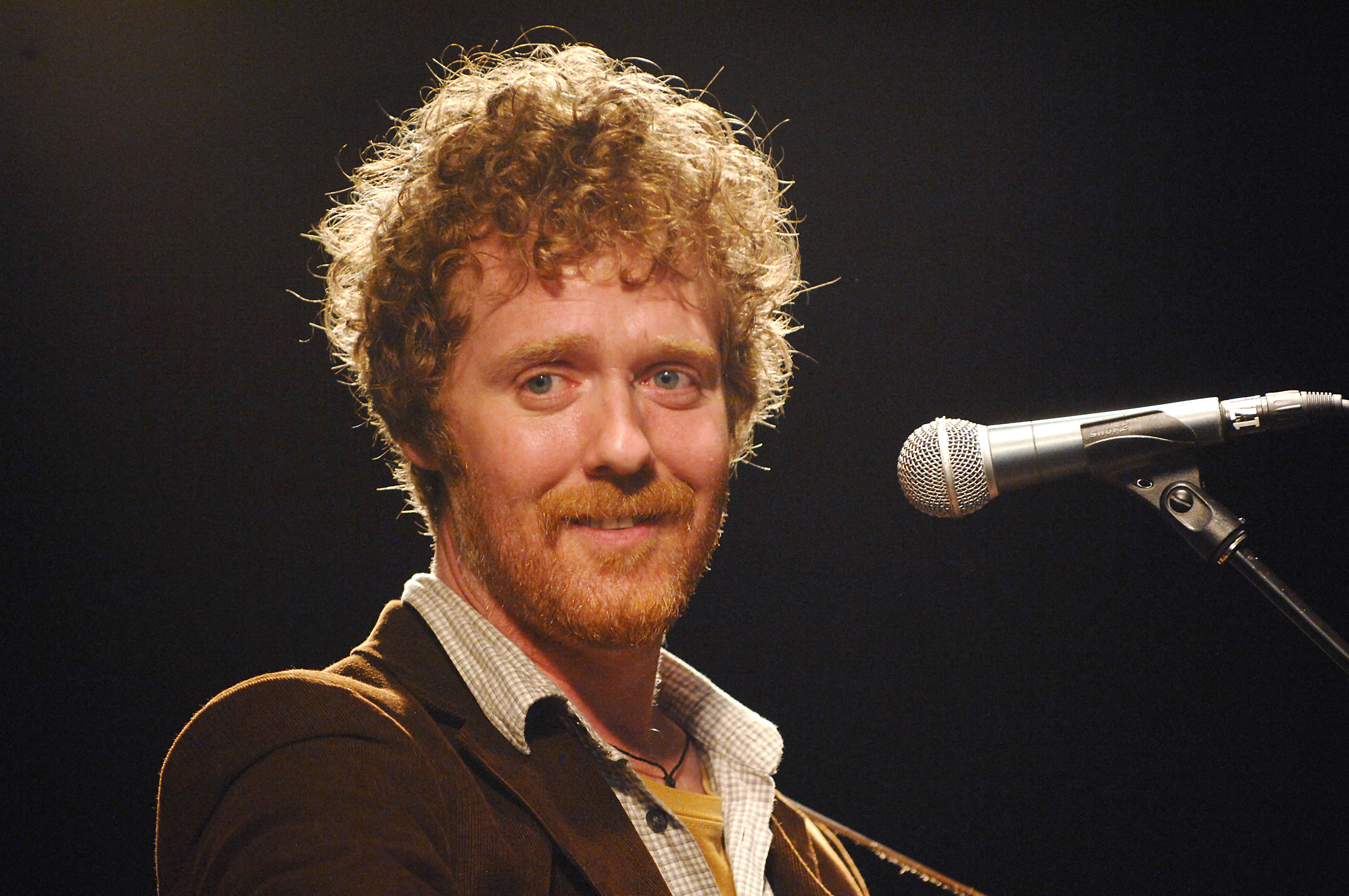 الممثل والموسيقي الأيرلندي جلين هانسارد (Glen Hansard)- Photo by Brad Barket / Getty Images North America / Getty Images via AFP