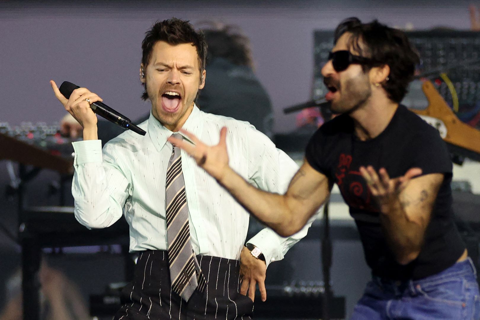 هاري ستايلز Harry Styles في حفل توزيع جوائز بريت 2026. مصدر الصورة: Adrian Dennis / AFP