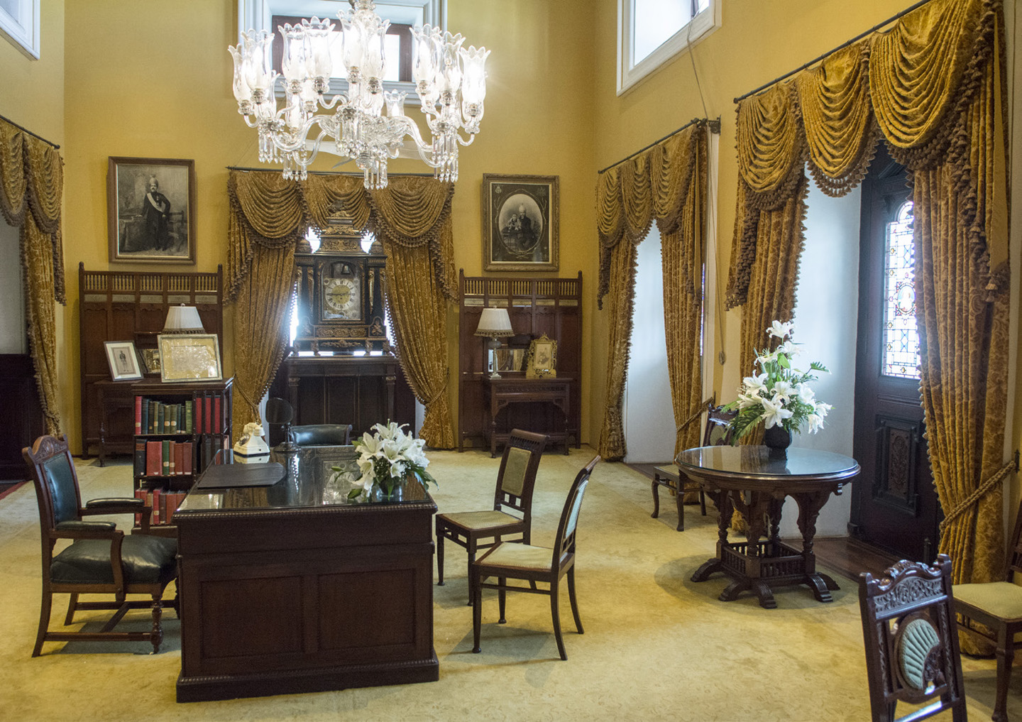 أحد المكاتب في فندق Falaknuma Palace في حيدرأباد (المصدر: Thierry Falise/LightRocket via Getty Images)