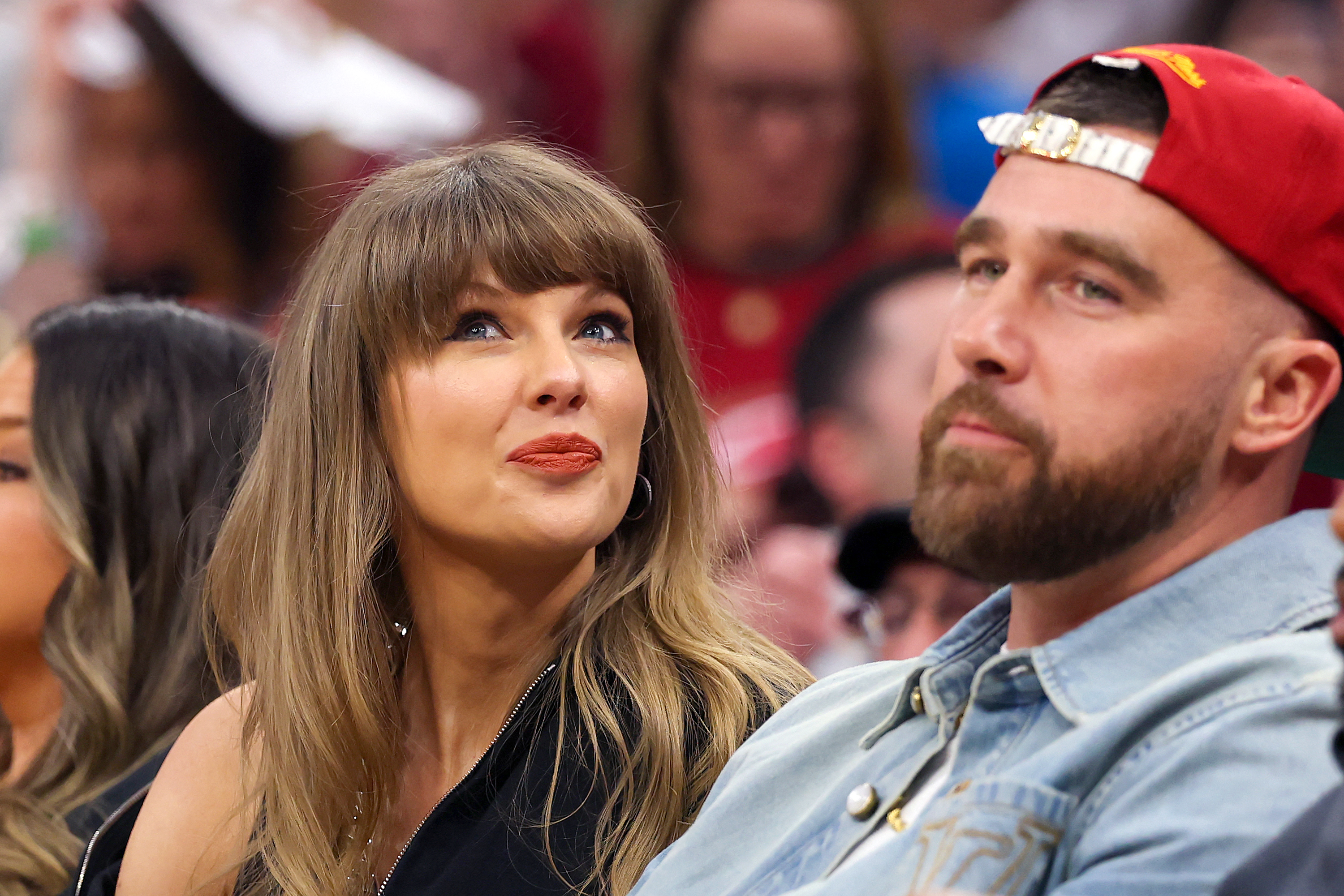 تايلور سويفت (Taylor Swift) وترافيس كيلسي (Travis Kelce) - Photo by Gregory Shamus / GETTY IMAGES NORTH AMERICA / Getty Images via AFP