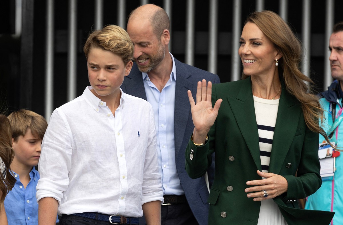 الأمير جورج (Prince George) برفقة والديه - Photo by AFP