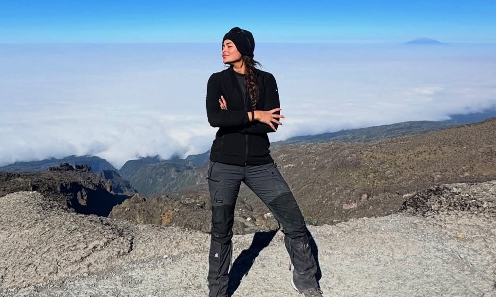 أسماء جلال على أعلى قمة جبلية في أفريقيا - الصورة من صفحتها على انستغرام