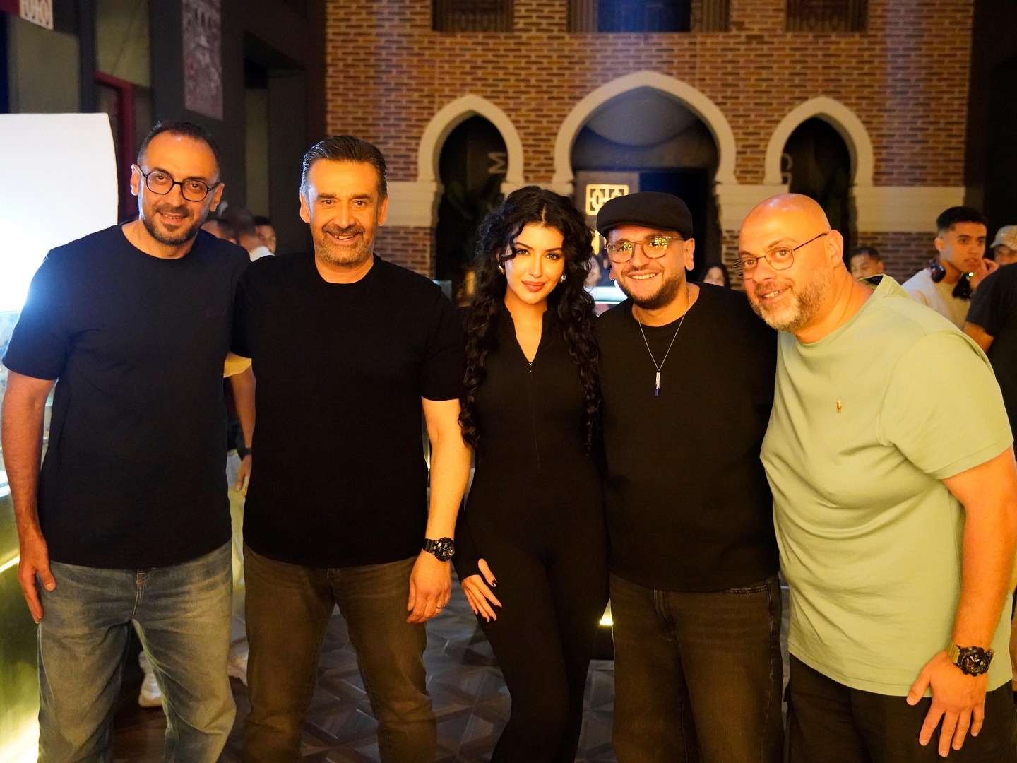 فريق عمل فيلم مطلوب عائلياً- الصورة من حساب الفنانة سارة بركة على إنستغرام