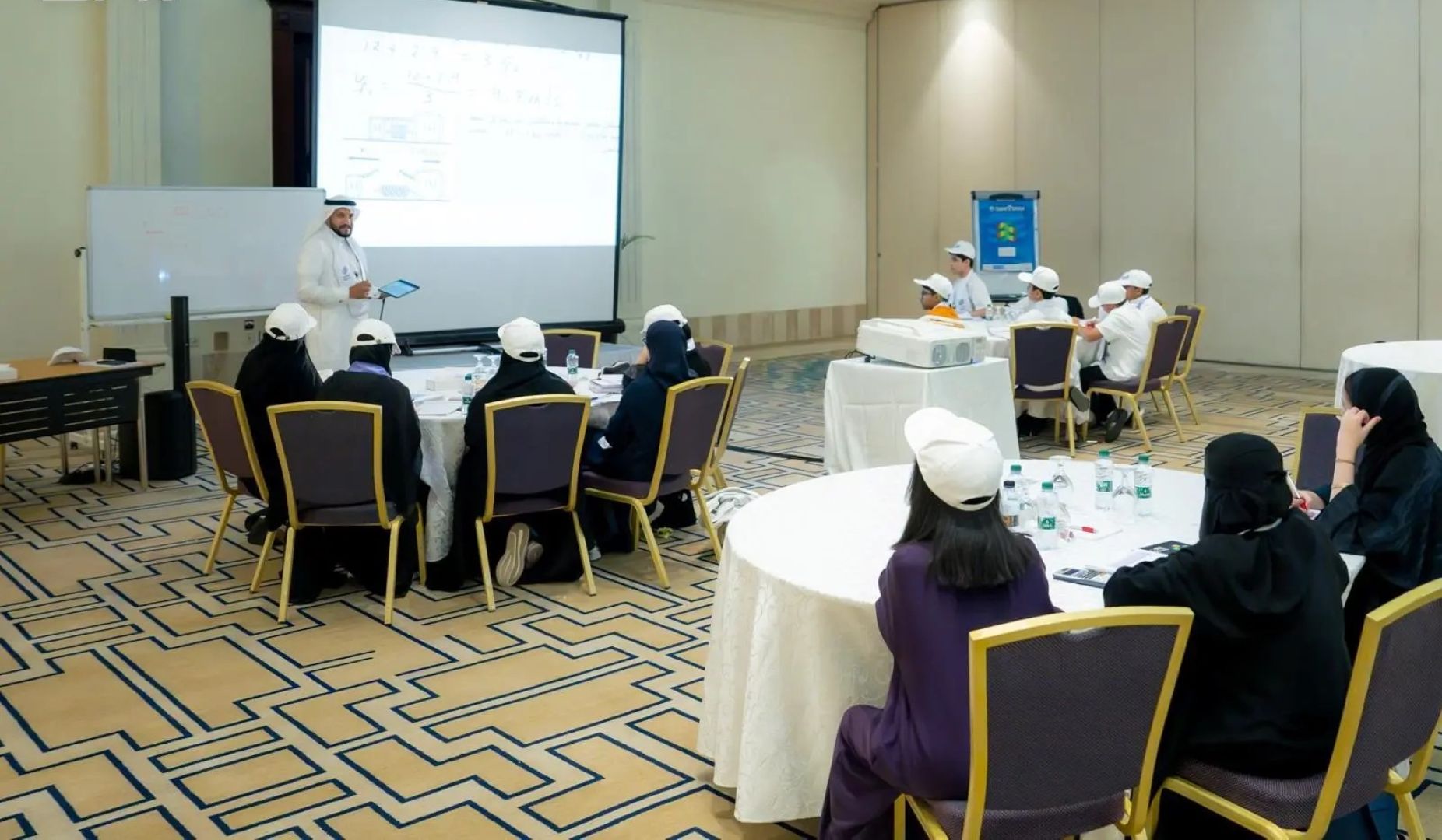 برامج تدريبية مكثفة في 7 تخصصات علمية