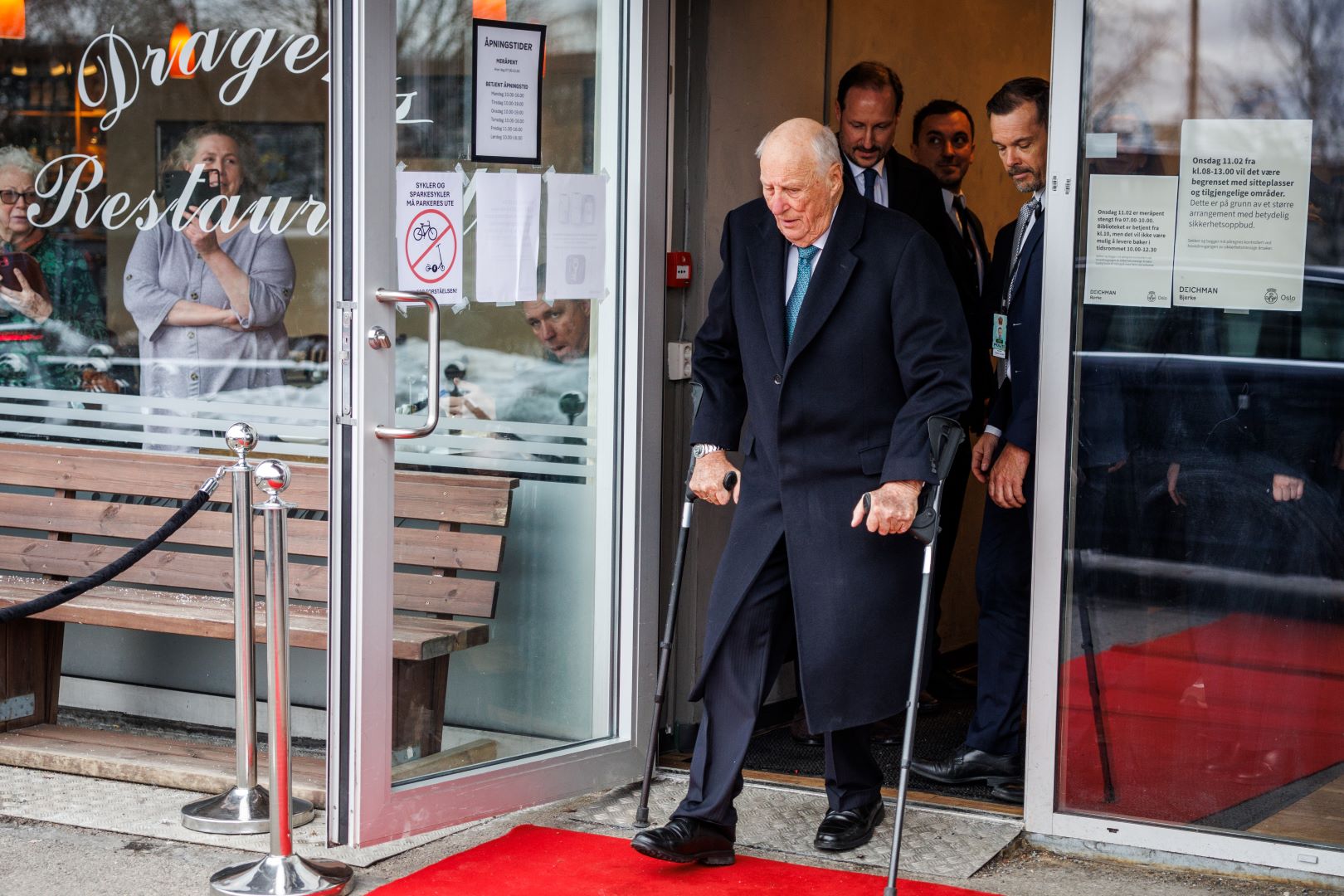 الملك هارالد وولي العهد هاكون ماغنوس من النرويج في أوسلو، النرويج (King Harald and Crown Prince Haakon Magnus of Norway in Oslo, Norway). مصدر الصورة: Per Ole Hagen/Getty Images